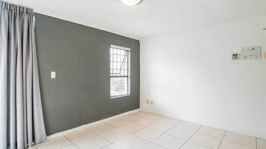 To Let 1 Bedroom Property for Rent in Wynberg Upper Western Cape